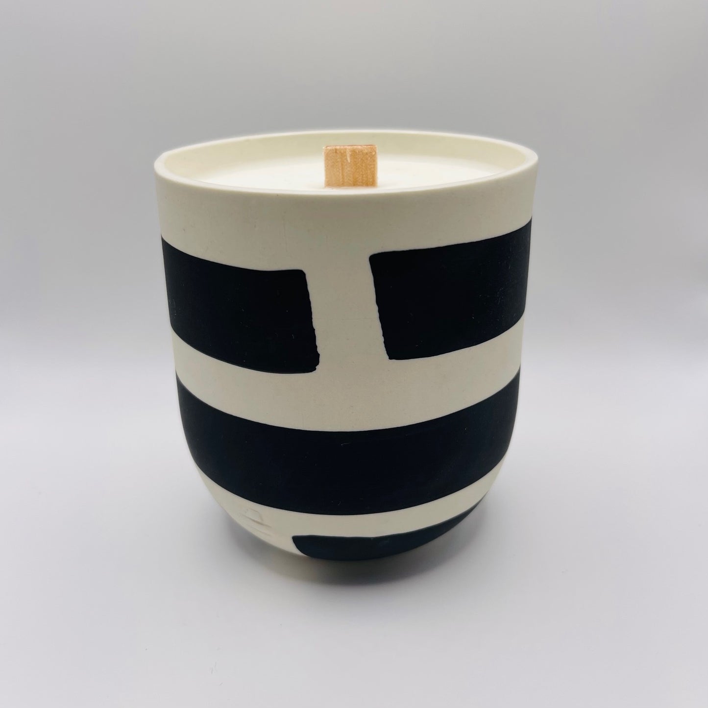 Bougie Grand Mug porcelaine bicolore noire, Collab MSG