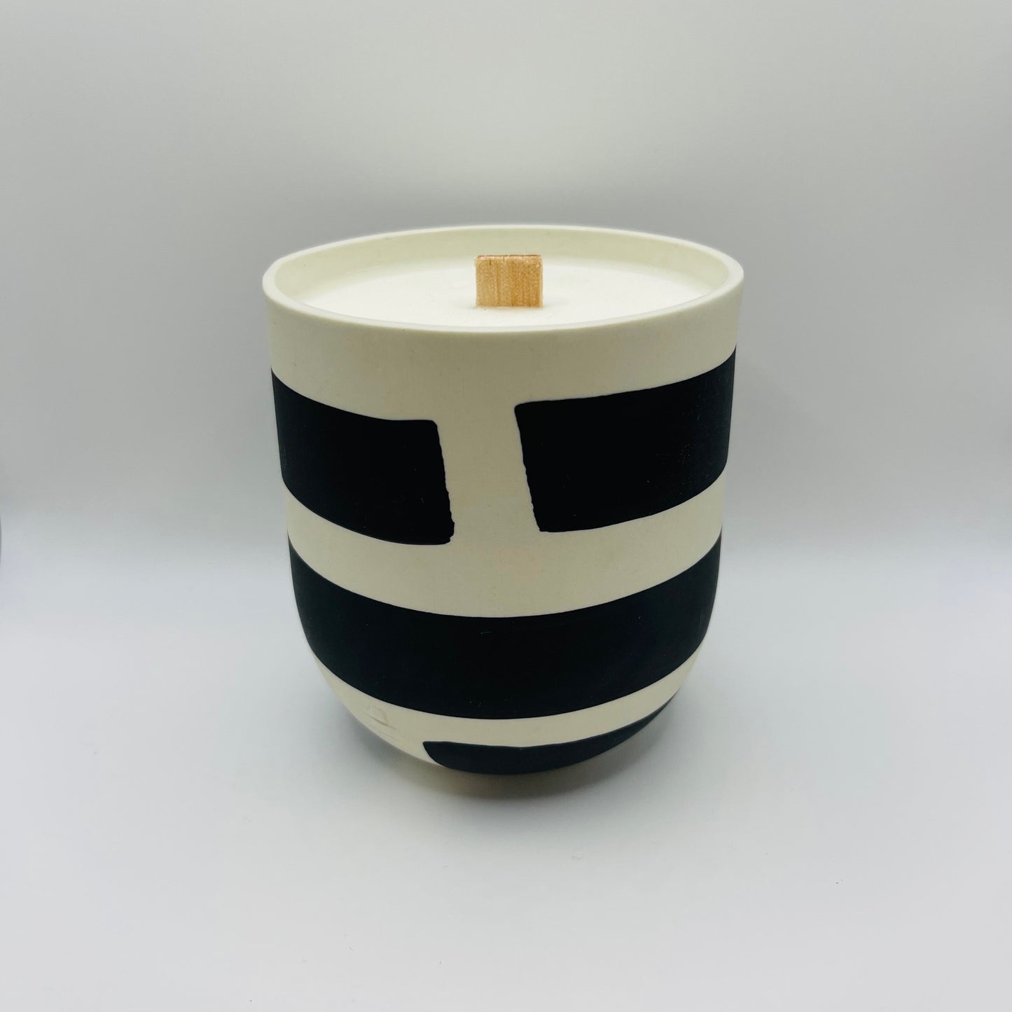 Bougie Grand Mug porcelaine bicolore noire, Collab MSG