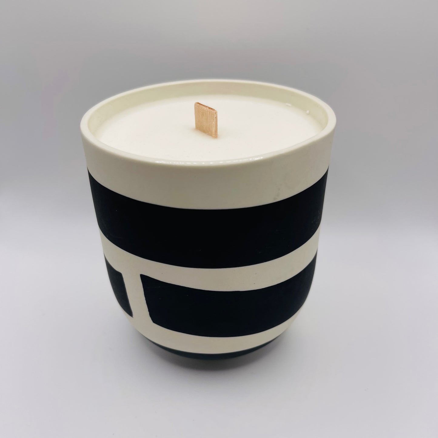 Bougie Grand Mug porcelaine bicolore noire, Collab MSG