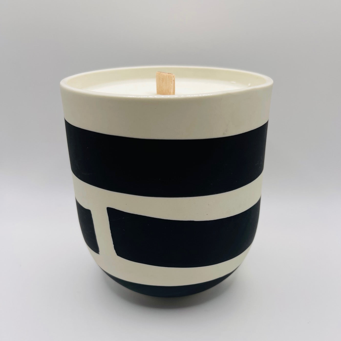 Bougie Grand Mug porcelaine bicolore noire, Collab MSG