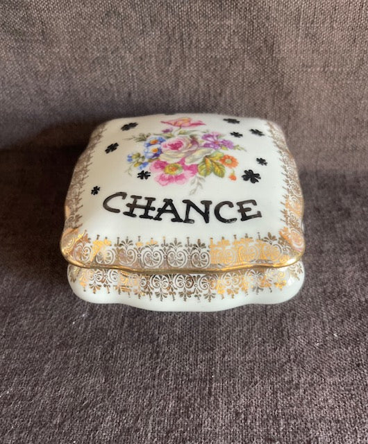 Boîte Chance, décor Bea Yato