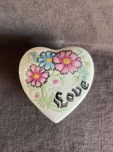 Boîte Love, décor Bea Yato