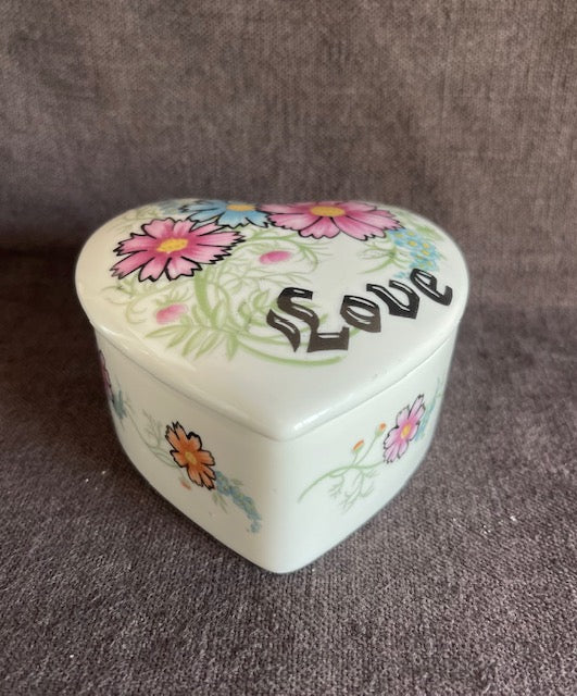 Boîte Love, décor Bea Yato