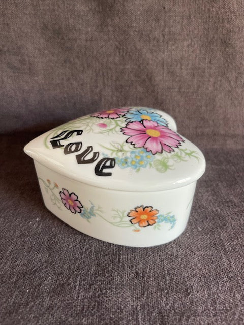 Boîte Love, décor Bea Yato