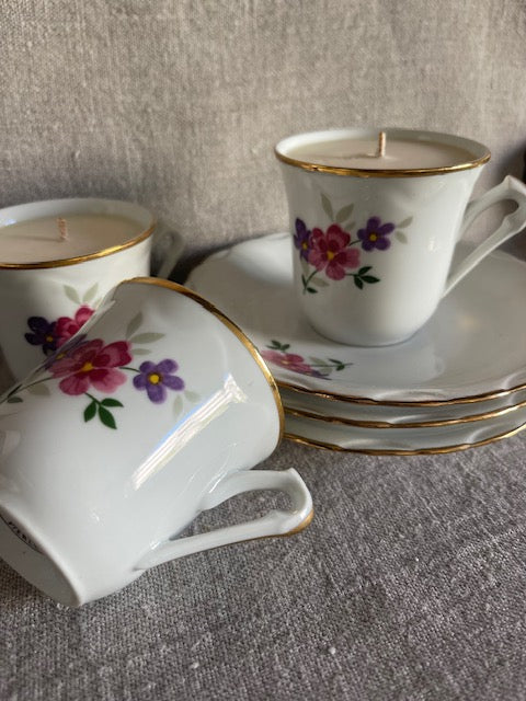 Tasse porcelaine fleurettes