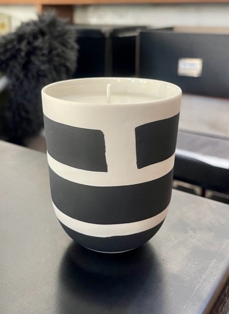 Porcelaine bicolore noire, MSG